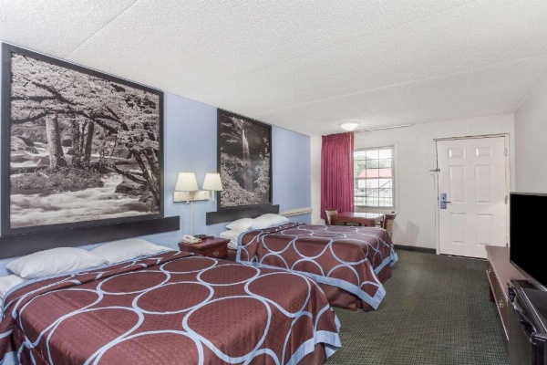 Super 8 by Wyndham Kingston image 10